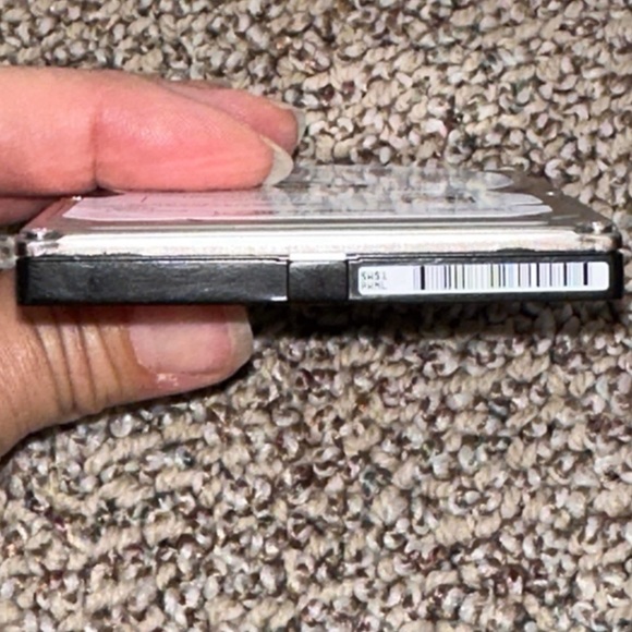 Seagate Momentus 750GB Hard Drive 7200 RPM - Picture 3 of 4